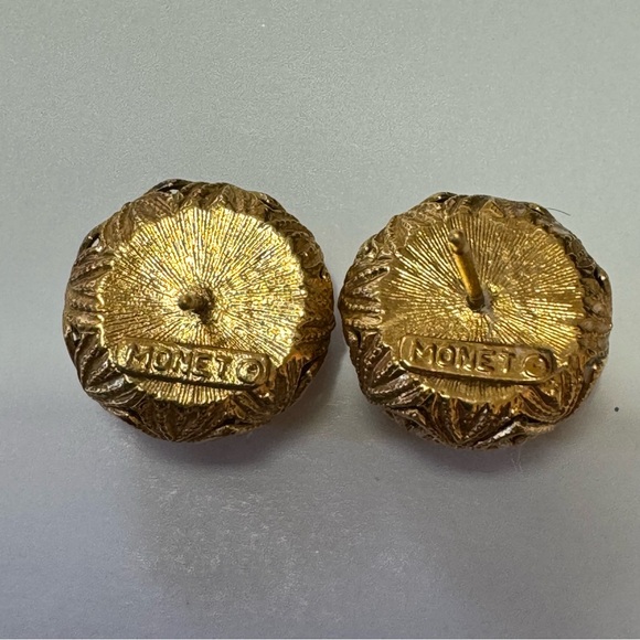 Monet gold tone puffy filigree button stud earrings signed - Picture 9 of 9
